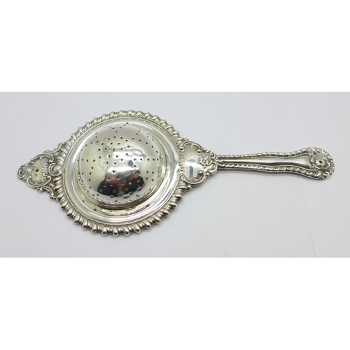 909 - A silver tea strainer, Birmingham 1910, 33g