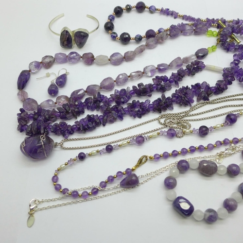 922 - Amethyst jewellery including silver set