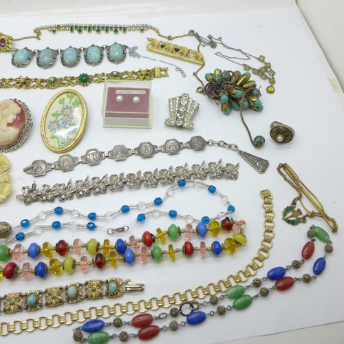 929 - Vintage jewellery