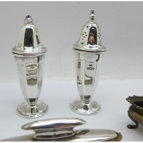 943 - A pair of silver salt and pepper pots, two silver salts and a silver mounted buffer by Goldsmiths & ... 