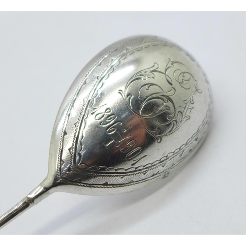 945 - A Russian silver spoon, with date inscription, '1896-1901', 31g