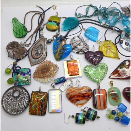 974 - Murano and other glass pendants, etc.