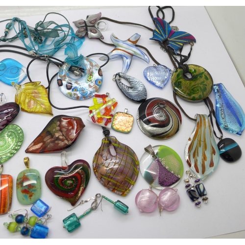 974 - Murano and other glass pendants, etc.