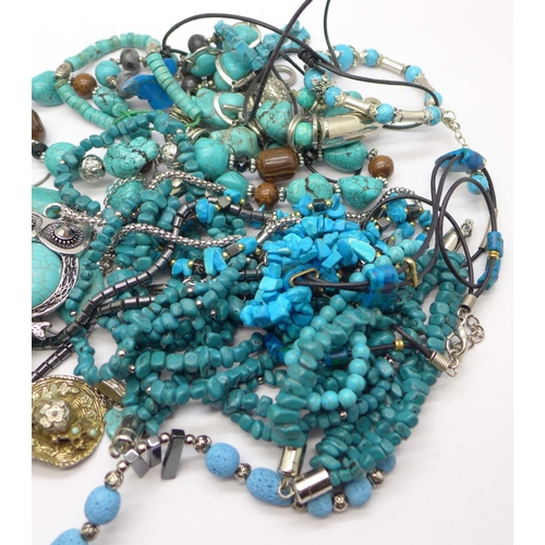 977 - Turquoise and turquoise coloured jewellery