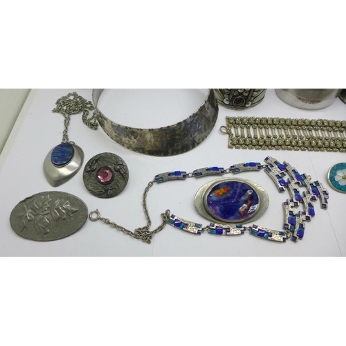 979 - Jewellery including Mexican silver