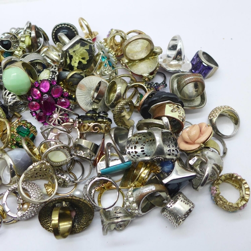 982 - 180 costume rings