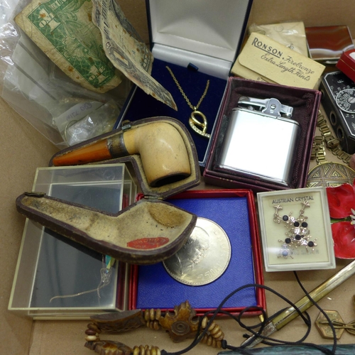 991 - Jewellery, an amber, silver and Meerschaum pipe, agate and gilt brass box, etc.