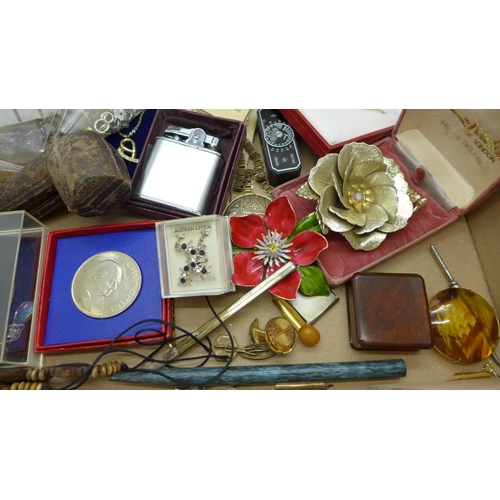 991 - Jewellery, an amber, silver and Meerschaum pipe, agate and gilt brass box, etc.