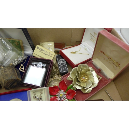 991 - Jewellery, an amber, silver and Meerschaum pipe, agate and gilt brass box, etc.