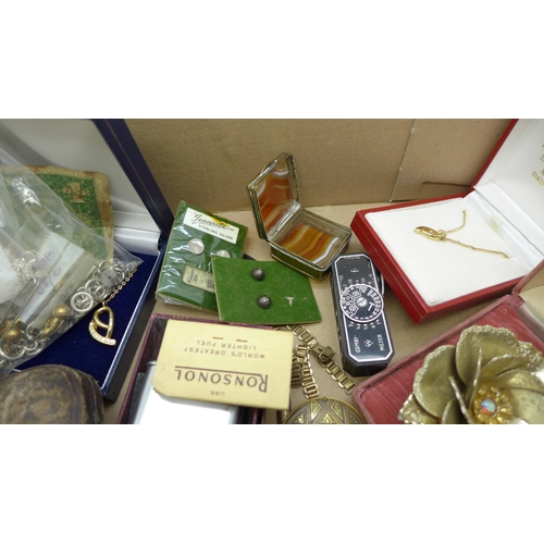 991 - Jewellery, an amber, silver and Meerschaum pipe, agate and gilt brass box, etc.