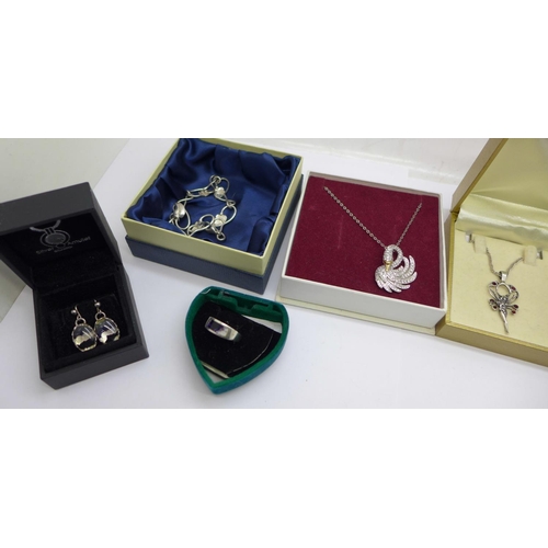 992 - Silver jewellery including a Blue John ring and earrings