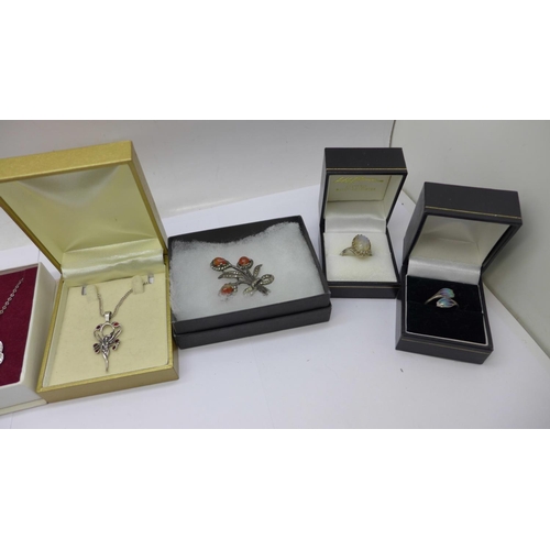 992 - Silver jewellery including a Blue John ring and earrings