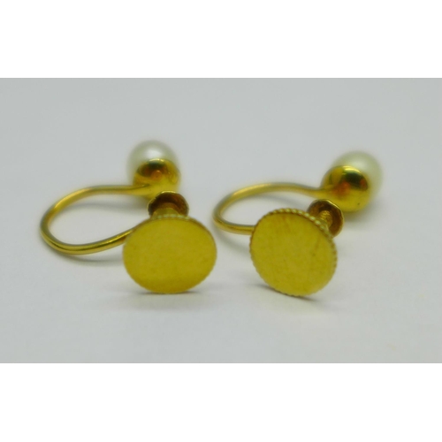 995 - A pair of yellow metal and pearl earrings with screw backs, with box, 1.5g