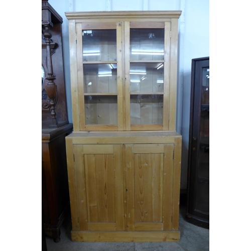 58 - A Victorian style pine bookcase