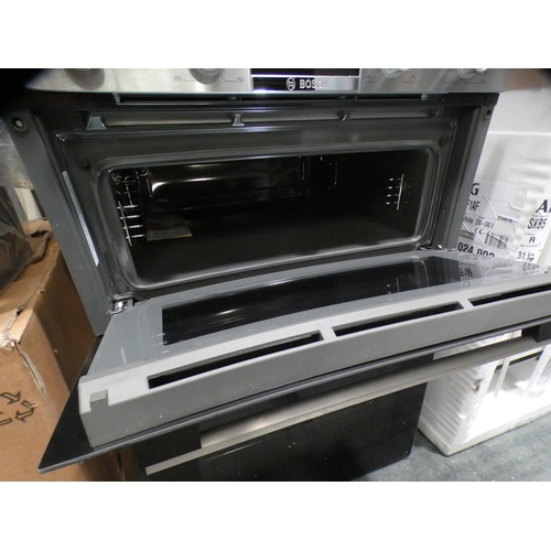 3074 - Bosch  Serie 2 Built In Double Oven H888xW594xD550, RRP £507.5 inc. VAT - model no:-MHA133BR0B * Thi... 