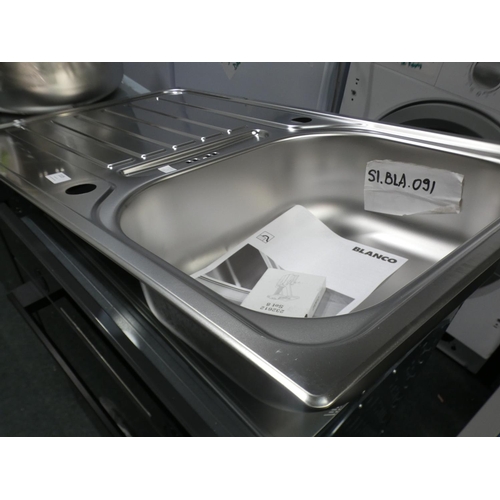 3105 - Tibet 1 Bowl RVS Brushed Steel 500x870, RRP £50 inc. VAT - model no:-BL468493 * This lot is subject ... 