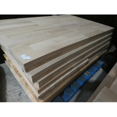 3324 - Quantity of off cuts solid oak off cuts * This lot is subject to VAT