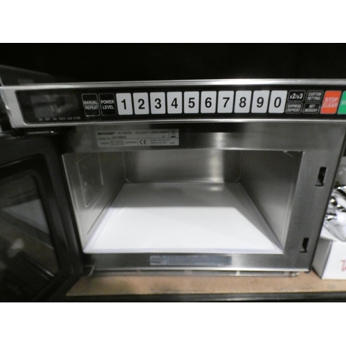 3337 - R1900 Sharp 1900w Commercial Microwave oven, RRP £686.39 inc. VAT - model no:-R1900M * This lot is s... 