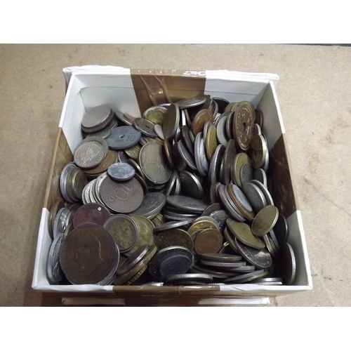 2100 - Box of assorted coins