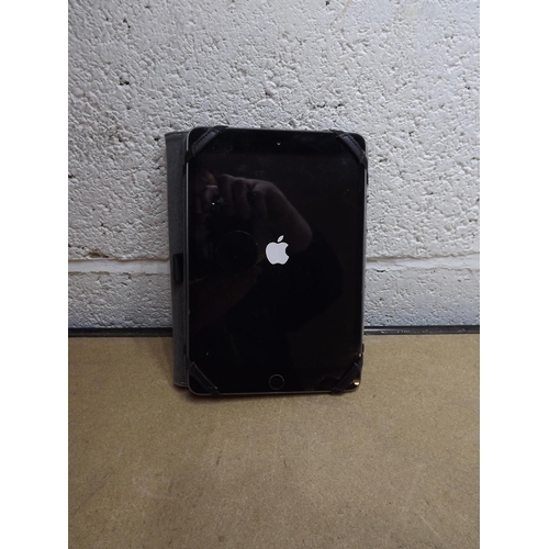 2137 - iPad mini in case (no charging lead)