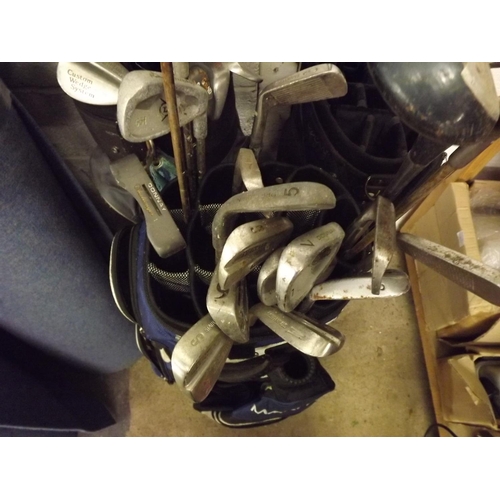 2256 - 3 Golf bags (Maxfli, Ram & unknown) containing various golf irons & woods inc. Howson, Dunlop, Ram, ... 