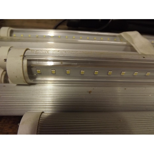 2275 - 16 LED 6ft fluorescent tubes - all w