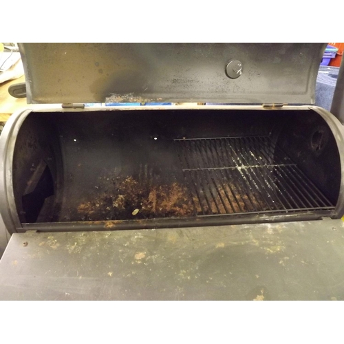 2381 - A Landmann smoker/BBQ