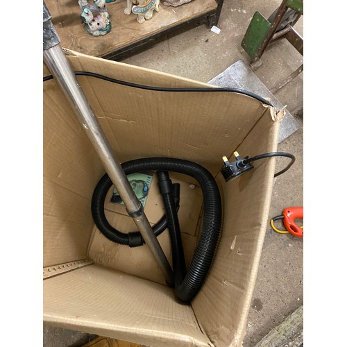 2426 - Ash Vac vacuum cleaner