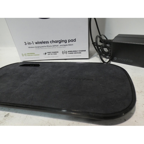 3036 - Mophie Wireless 3-in-1 Black Charging Pad (222-260) * This lot is subject to VAT