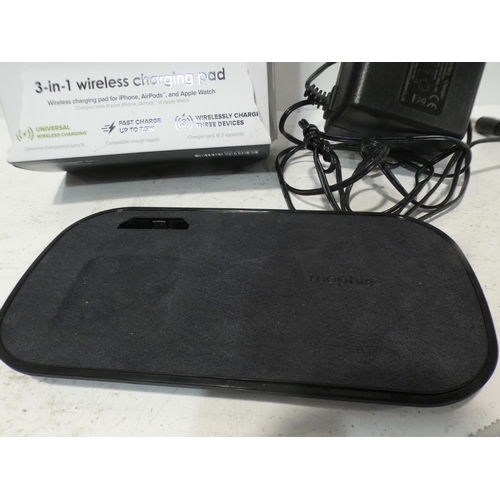 3074 - Black Mophie Wireless Charging Pad (3-in-1) (222-202) * This lot is subject to VAT