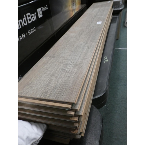 3208 - Two Packs of Laminate Flooring (Hartford Oak) - no box (222-471, 472) * This lot is subject to VAT