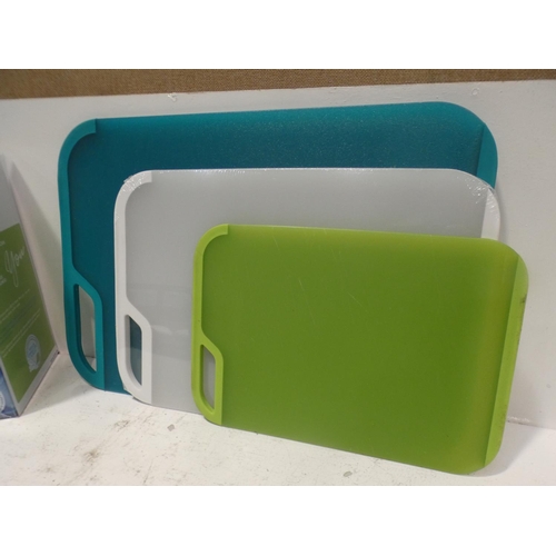 3223 - Neoflam Cutting Board and Brita Maxtra+Xl 3.6l Style Jug  (222-196, 218) * This lot is subject to VA... 