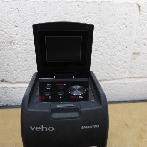 2118 - Veho slide scanner VFS-008 - W - allows user to make digital version of slides