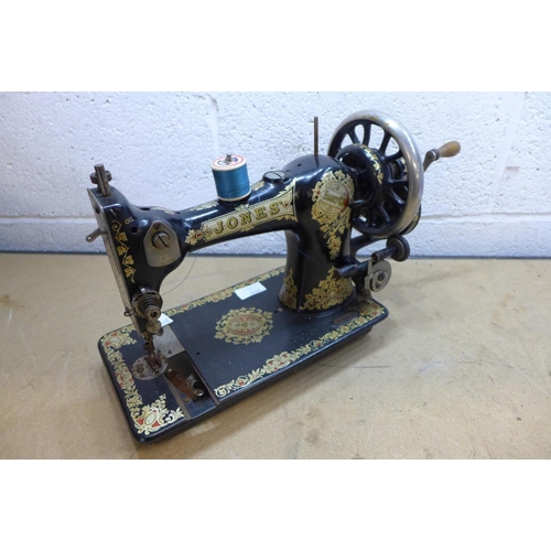 2125 - Jones vintage sewing machine, manual decorative/floral