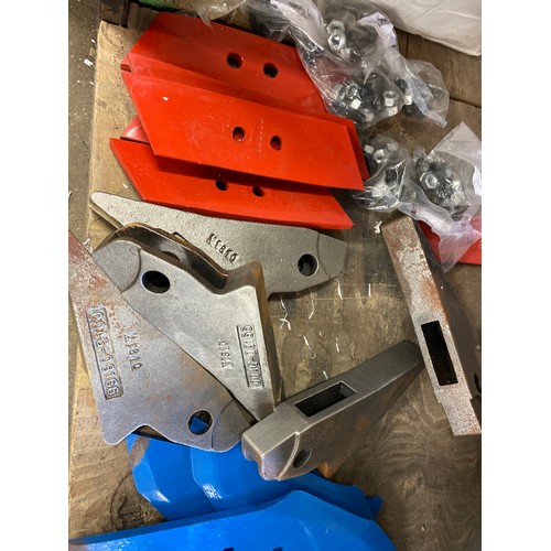 2352 - 5 types of industrial digger bucket teeth all with fixings - unused with length of driveway chain - ... 