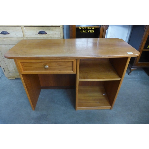 102a - A G-Plan teak desk