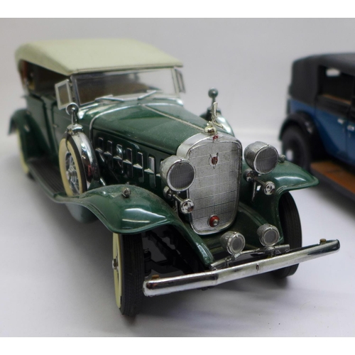 653 - Two vintage model motor cars, Franklin Mint and Danbury Mint