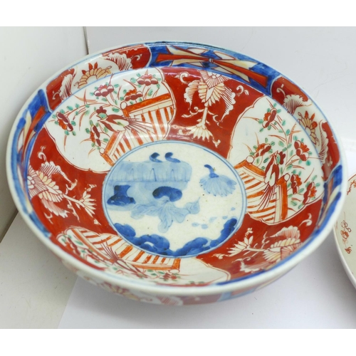 657 - An Imari bowl, tea bowls and a continental dish, a/f