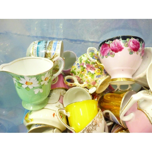 725 - Victorian and Edwardian cups and saucers