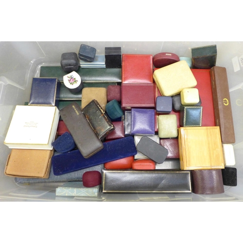 750 - A collection of vintage and other jewellery boxes