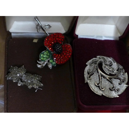 752 - Purses including Radley, brooches and other costume jewellery