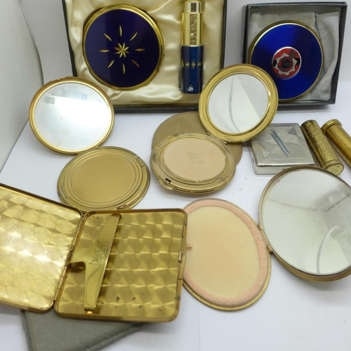 780 - Compacts and lipsticks including Stratton