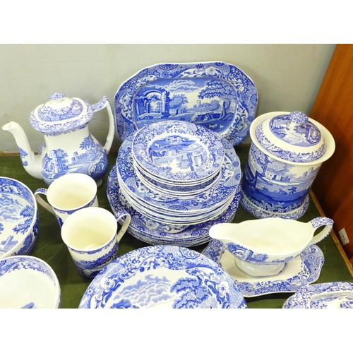 784 - A large collection of Copeland Spode's Italian blue and white china, thirty-four pieces including st... 