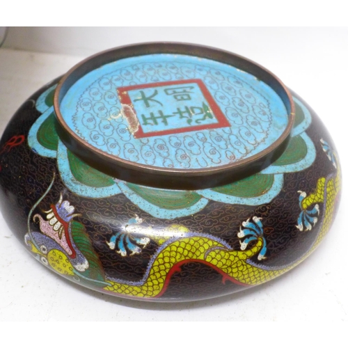 795 - A cloisonne bowl and jardiniere, both a/f