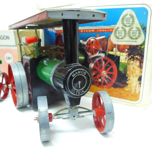 814 - A Mamod TE1A Traction Engine with Lumber Wagon, both boxed