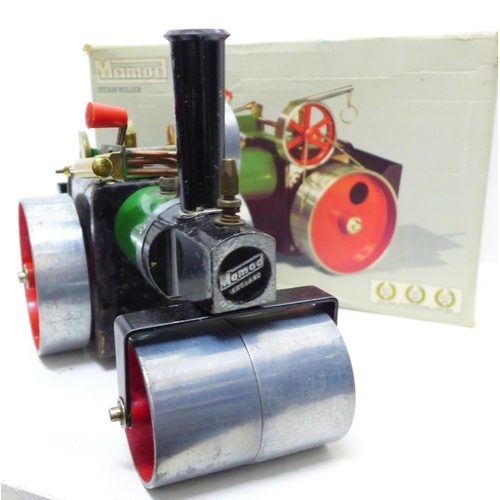 815 - A Mamod SR1A Steam Roller, boxed