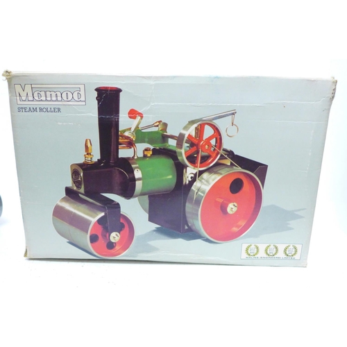 815 - A Mamod SR1A Steam Roller, boxed