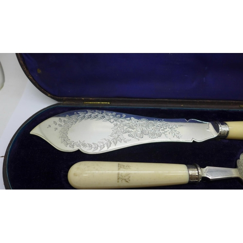 856 - A pair of Victorian silver bladed fish servers, Sheffield 1876, cased