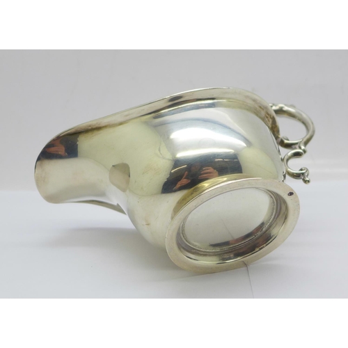 859 - A silver sauce boat, 76g