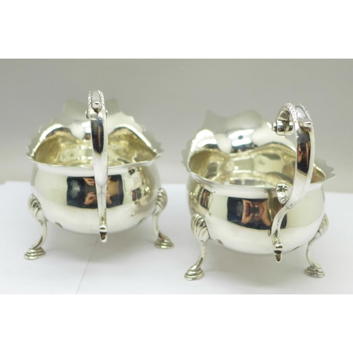 862 - Two similar silver sauce boats, both marked Harrods, London S.W., and both hallmarked London 1914, 2... 